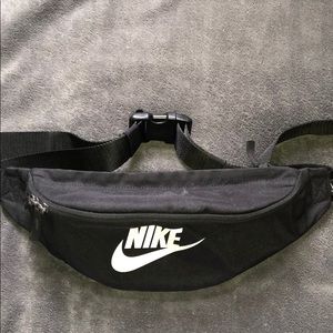 NIKE fanny pack